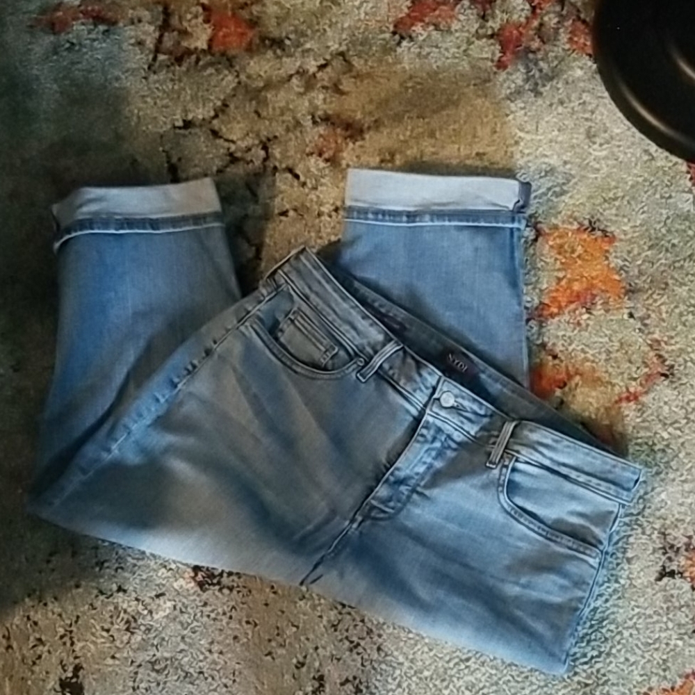 crop Jean's NYD Size 14 very stretchy EUC